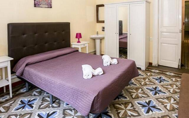 Hostal Balmes Centro