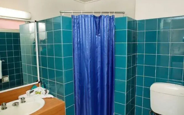 Islander Backpackers Resort