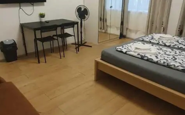 Affordable 2BR Stay 15 Min Enkplatz