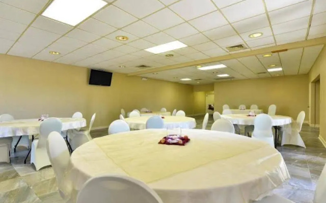 Econo Lodge Space Center