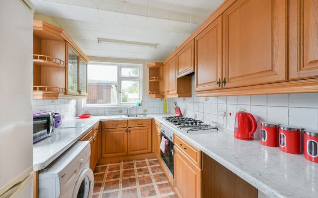 Dirac Lodge 4-bedroom House