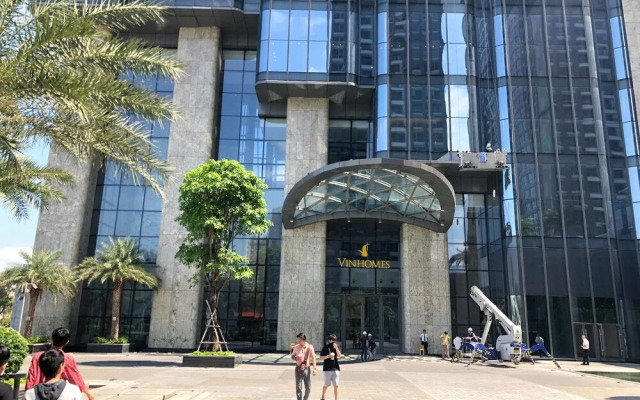 Vinhomes Golden River Luxury Apartment