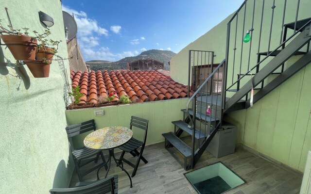 Large, Authentic 2-bed Apartment, Panoramic Views