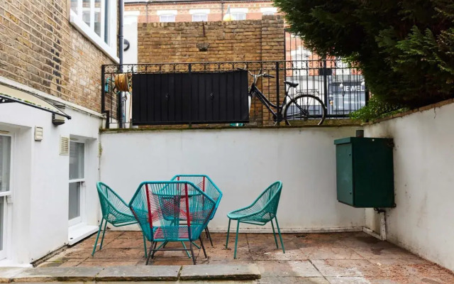 The Fichley Hideaway - Glamorous 2Bdr Flat With Patio