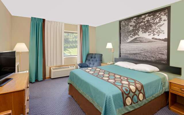 Super 8 by Wyndham Macomb