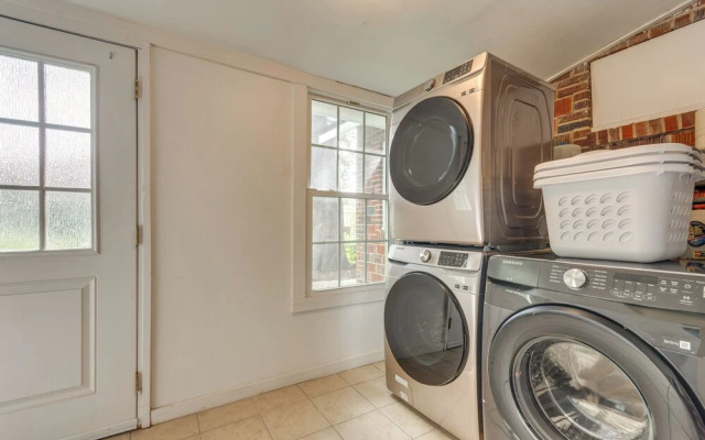 Stay & Play in Pensacola: Apartment Near Dtwn