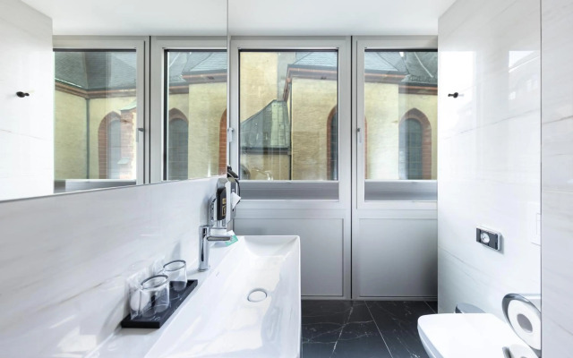 Best Western Premier Royal Blue - Adult Only