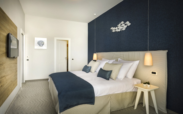 Hotel Feral – Все включено Light