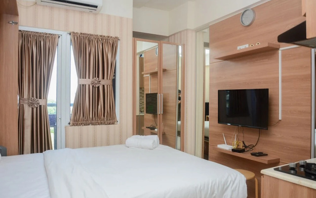 Functional Studio Green Pramuka Apartment near Shopping Center