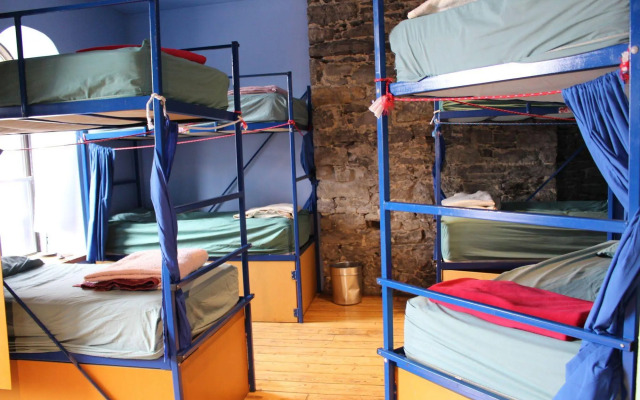 Auberge Alternative du Vieux-Montréal - Hostel