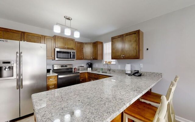 Rotties' 2 Bedroom Home by RedAwning