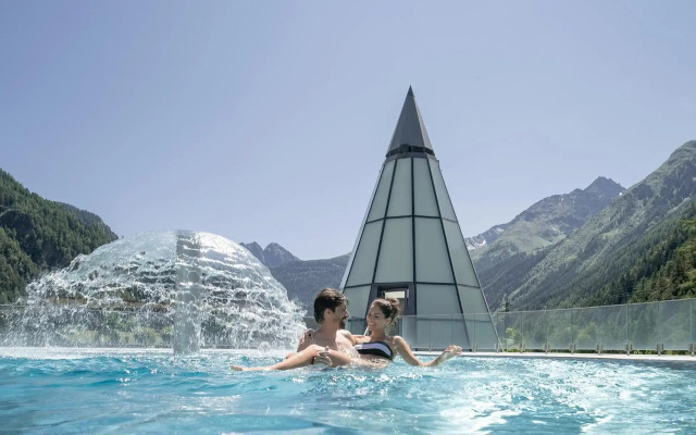 Aqua Dome