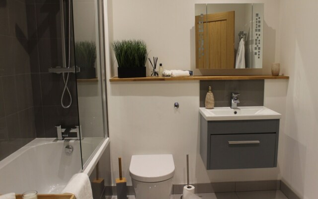Luxury 1 Bed Apartment In The Heart Of Rochester