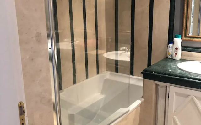 Room "golden Mile Marbella"