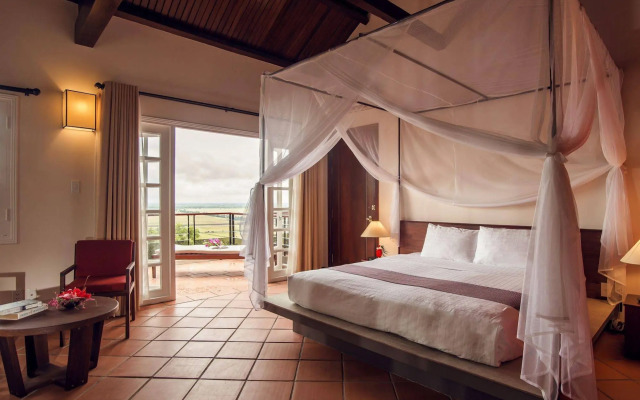 Victoria Nui Sam Lodge