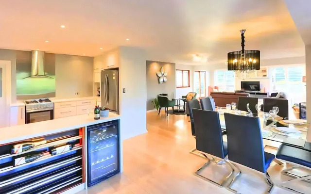 Whalers Watch Luxury Home