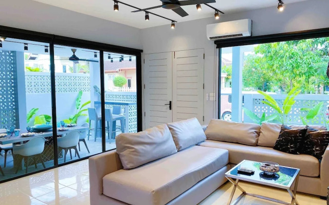 Stylish 3br Pool Villa Walk to Beautiful Naiyang Beach