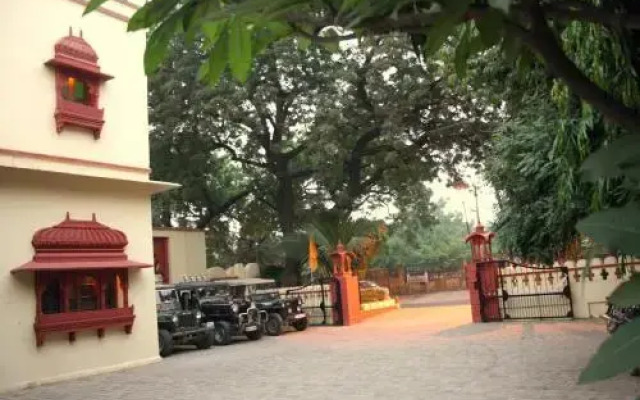 Ishwari Niwas Palace