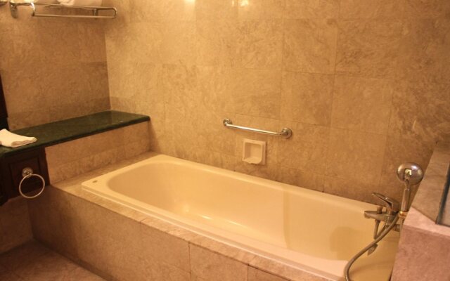 Queens Service Suite at Times Square