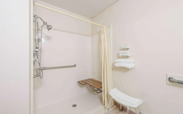 Super 8 by Wyndham Jerseyville