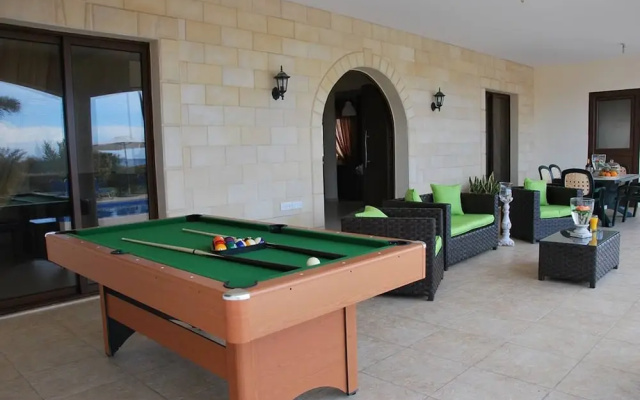 Marlin Beach Front Luxury Villa - 4 Bedrooms