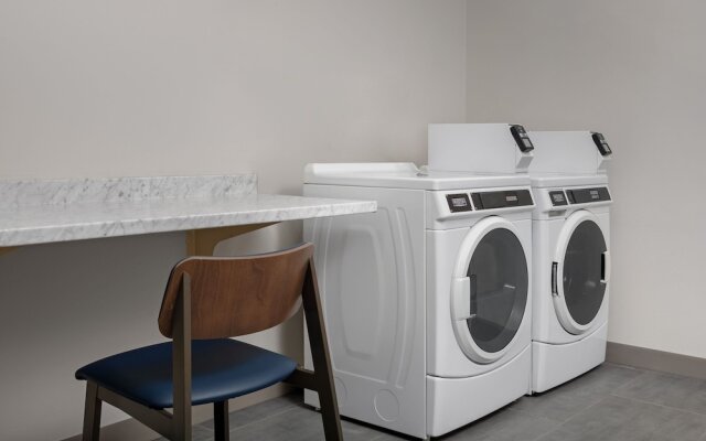 Fairfield Inn & Suites Roanoke North