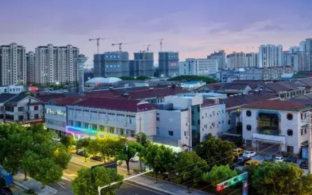 Late Guiju Cinema Apartment (Changzhou Hengshanqiao Branch)