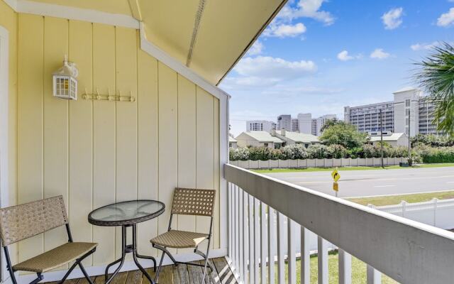 Sandpiper Cove 8229 Studio Bedroom Condo by RedAwning