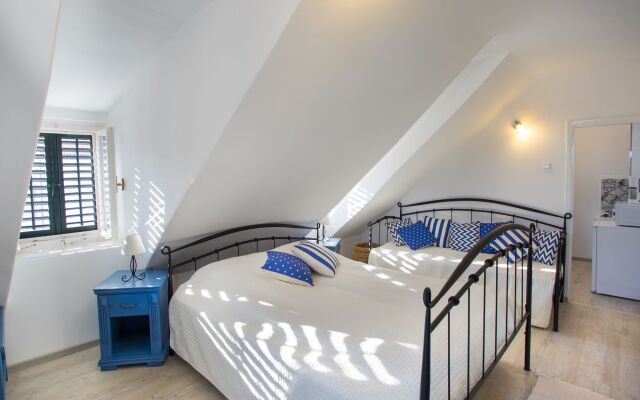 Apartment & Rooms Stajeva
