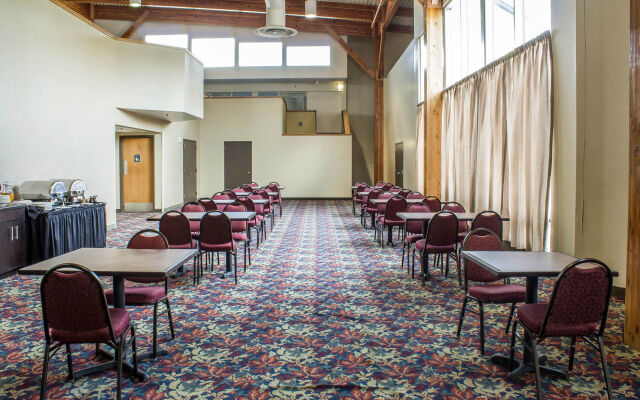 Lifestyle Inn Cedar Falls