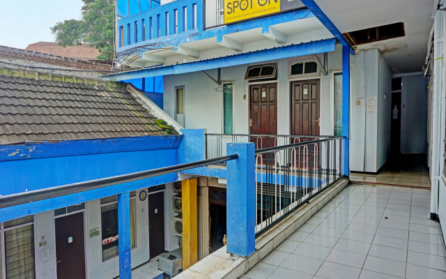 SPOT ON 1711 Serayu Sumbersari Residence