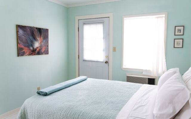The Blue Room - Charming Studio, Great Location!  by RedAwning
