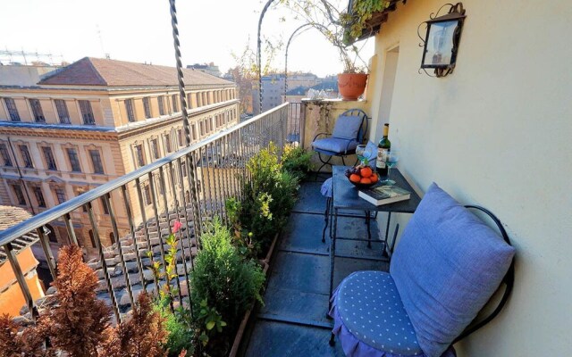 Piazza Mattei Terrace Apartment