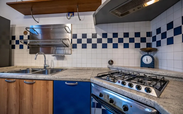 YiD elegant near tramvia