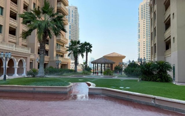 The Pearl Qatar, Luxury 2BR Apartment, Marine View, swimming pool Gym