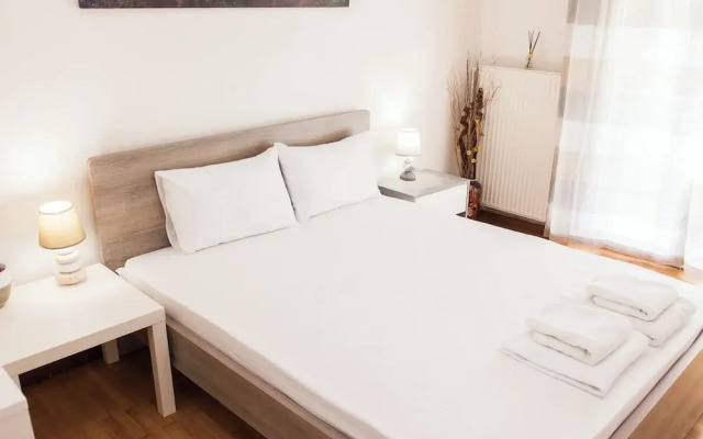 Cozy apt near Stavros Niarchos Park