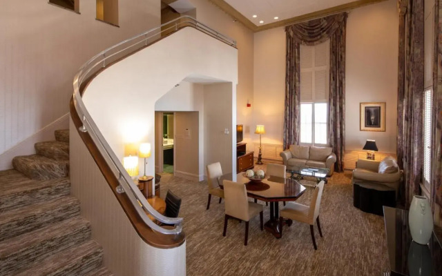 Hilton Cincinnati Netherland Plaza