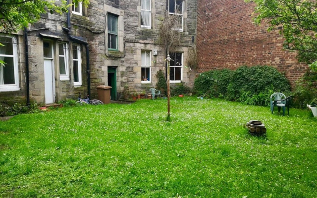 Bright 2 Bedroom Dalry Apartment