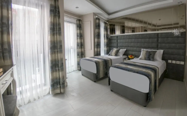 Отель Crowned Hotel