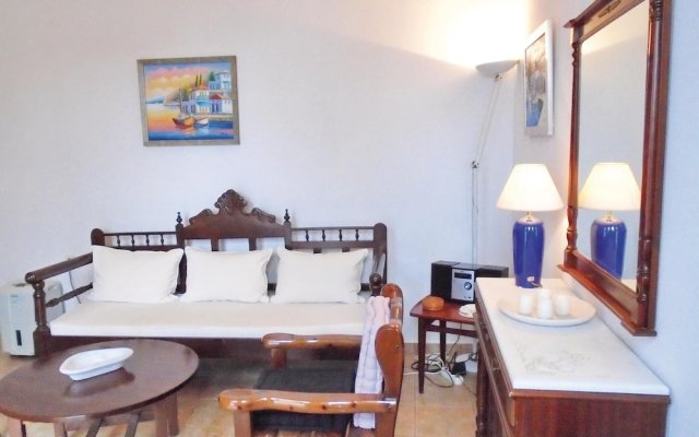 Stunning apartment in Panormos with 3 Bedrooms and WiFi
