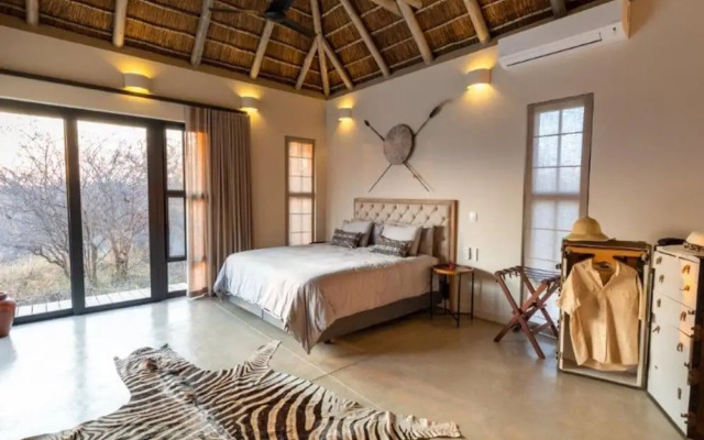 Villa in Hoedspruit With a Jacuzzi