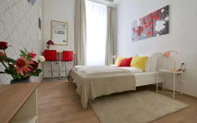 St King 11. Studio Apartments