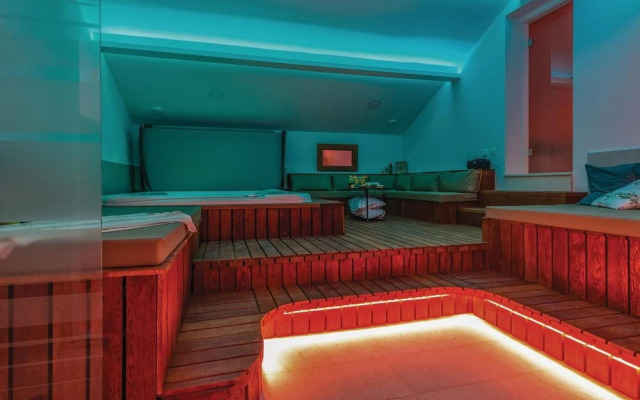 Beautiful Home in Pridraga With Wifi and 8 Bedrooms