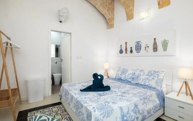 Traditional APT with Internal Courtyard