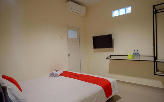 RedDoorz near Ambarrukmo Plaza Mall