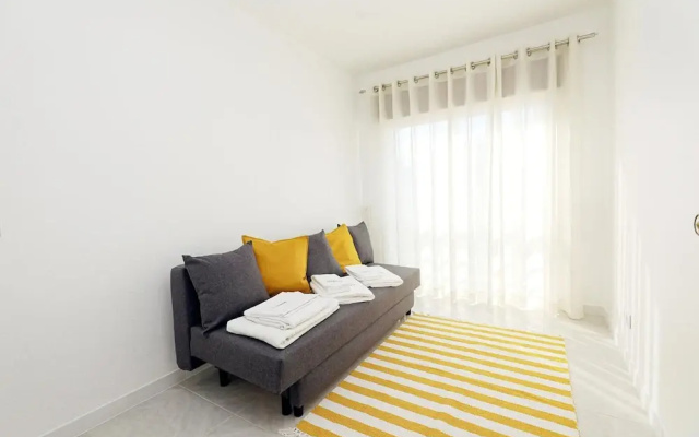 C23 - Parkway Entrance Apartment in Lagos