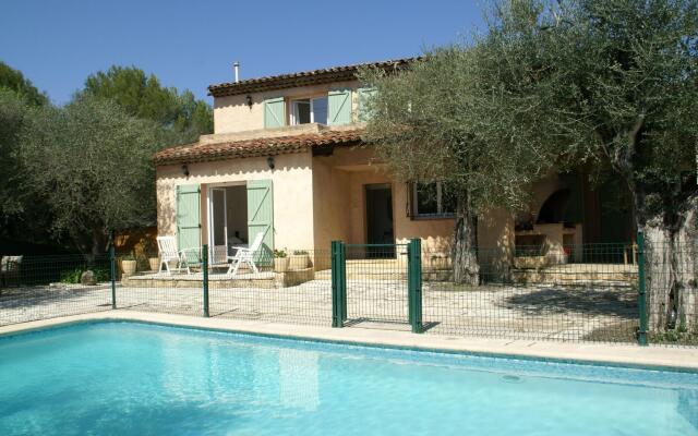 Majestic Villa in Mouans-Sartoux with Swimming Pool