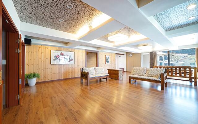 Taean Jaderak Pension