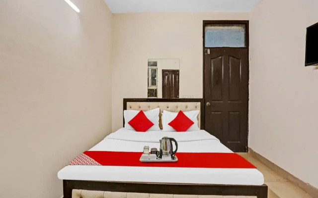 Oyo Flagship 702639 Chaudhary Palace