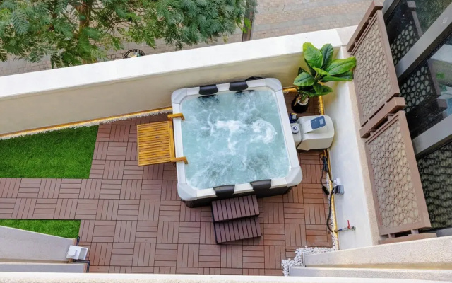 Durrani Homes - The Luxe Retreat 4BR Podium villa with private Jacuzzi and Burj Khalifa View